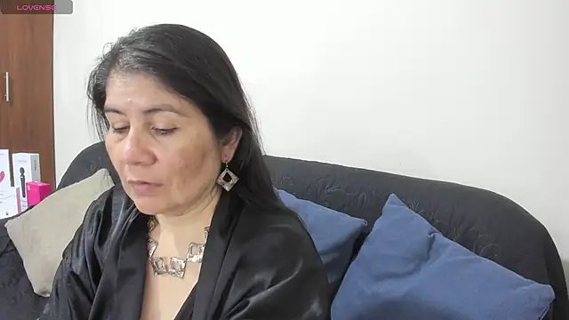 kiraGeiner online show from 11-23-25, 01:16