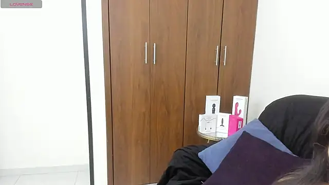 kiraGeiner online show from 12-03-25, 02:19