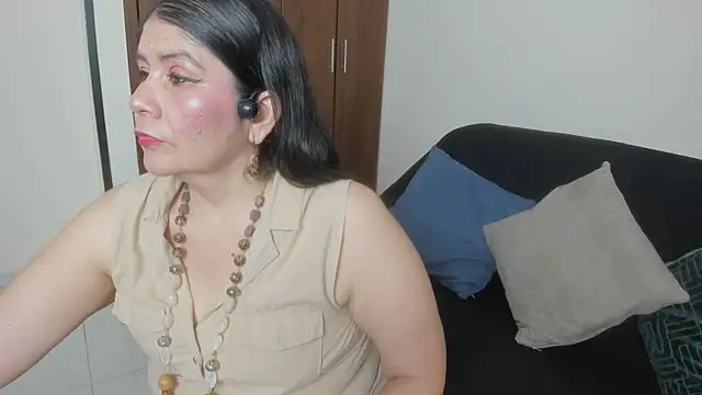 kiraGeiner online show from 04-24-26, 02:25