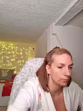 Snapshot of SexyJulia21 chatting on 12-12-24, 03:27 SexyJulia21 online show from 12-12-24, 03:27