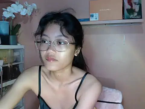 Snapshot of skinny_gracie chatting on 09-19-25, 02:46 skinny gracie online show from 09-19-25, 02:46