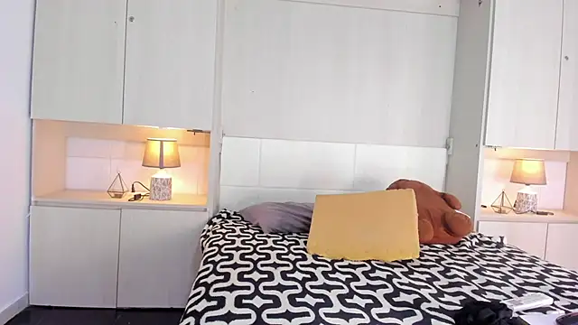 Snapshot of JoyceBlake chatting on 11-21-25, 08:18 JoyceBlake online show from 11-21-25, 08:18