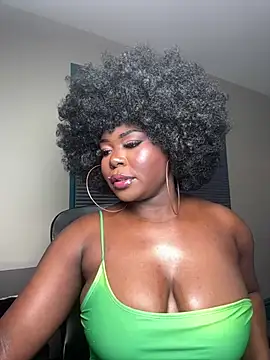 WomanNextdoor1 online show from 05-31-26, 03:04