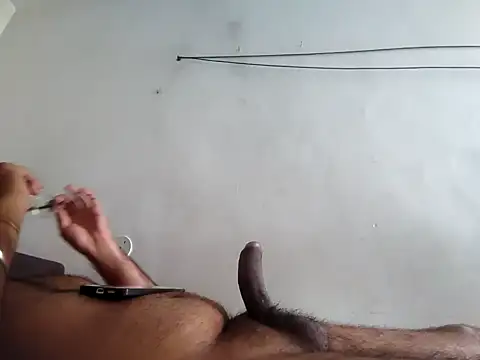 Snapshot of Aeroxx chatting on 10-05-25, 05:28 Aeroxx online show from 10-05-25, 05:28