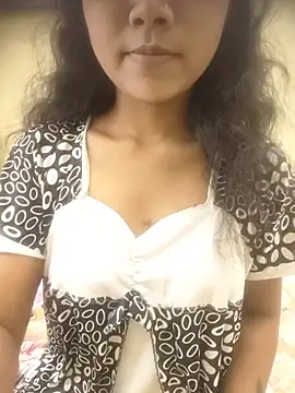 Snapshot of Snaya-baby chatting on 07-11-26, 04:32 Snaya-baby online show from 07-11-26, 04:32