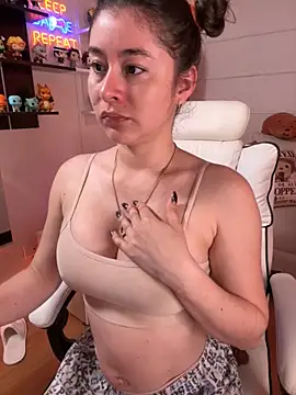 Snapshot of Sharon_07 chatting on 11-15-25, 11:43 Sharon 07 online show from 11-15-25, 11:43