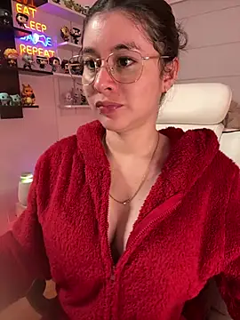 Snapshot of Sharon_07 chatting on 02-17-26, 11:33 Sharon 07 online show from 02-17-26, 11:33