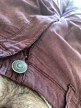 Snapshot of MuzzyFacing chatting on 09-27-25, 12:43 MuzzyFacing online show from 09-27-25, 12:43