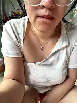 Snapshot of Liqinqin chatting on 10-15-25, 07:52 Liqinqin online show from 10-15-25, 07:52