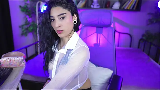 Emma and Issac online show from 10-09-25, 04:43