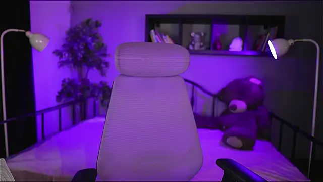 Emma and Issac online show from 03-07-26, 08:39