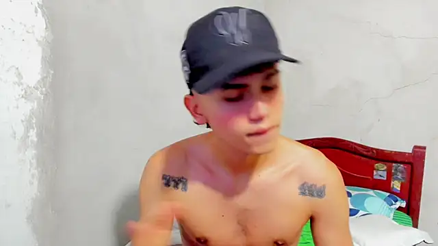 Snapshot of Damien_444 chatting on 10-05-25, 10:24 Damien 444 online show from 10-05-25, 10:24