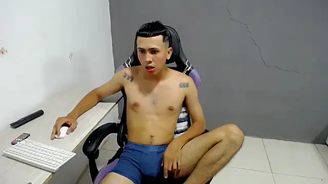 Snapshot of Damien_444 chatting on 03-07-26, 10:18 Damien 444 online show from 03-07-26, 10:18