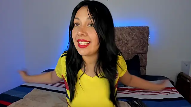 Snapshot of Vik_gomez chatting on 06-18-26, 01:39 Vik gomez online show from 06-18-26, 01:39