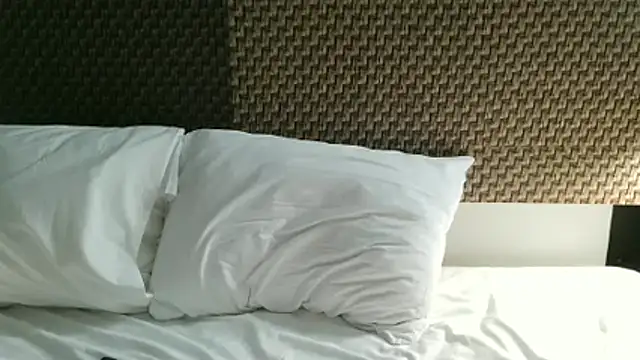 Clarahotgirl24 online show from 04-18-26, 07:51