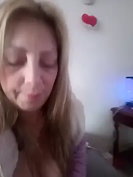 Estefania Arce online show from 10-19-25, 08:42