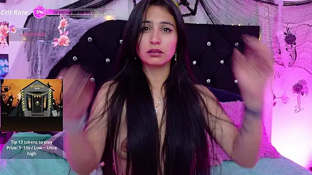 Snapshot of queen_smiley chatting on 10-31-25, 04:57 queen smiley online show from 10-31-25, 04:57