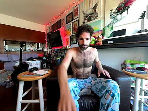 Snapshot of Pupscritch chatting on 12-15-25, 06:34 Pupscritch online show from 12-15-25, 06:34