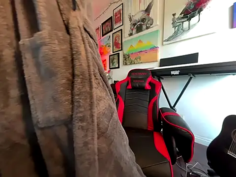 Snapshot of Pupscritch chatting on 01-07-26, 06:43 Pupscritch online show from 01-07-26, 06:43