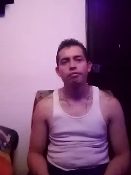 Snapshot of PitudoWuero chatting on 09-13-25, 12:27 PitudoWuero online show from 09-13-25, 12:27