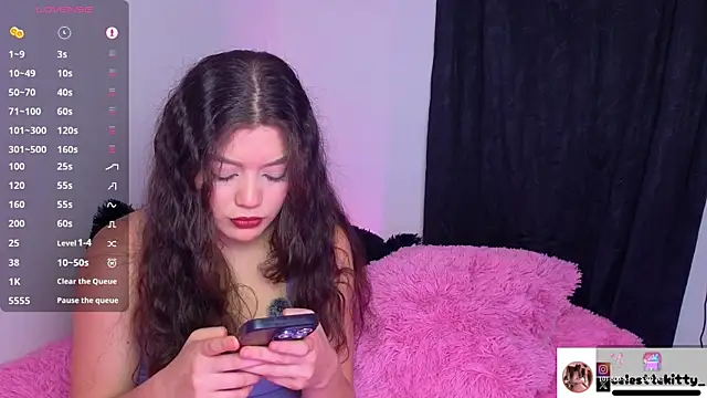 Snapshot of celestte_evans_1 chatting on 10-18-25, 04:37 celestte evans 1 online show from 10-18-25, 04:37