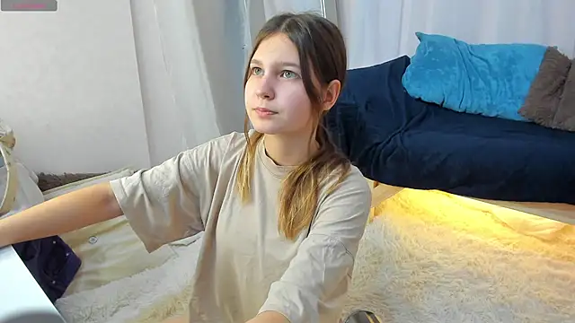 Snapshot of Elle_Ellise chatting on 10-31-25, 08:37 Elle Ellise online show from 10-31-25, 08:37