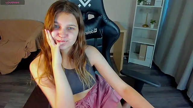 Snapshot of Elle_Ellise chatting on 11-08-25, 08:03 Elle Ellise online show from 11-08-25, 08:03