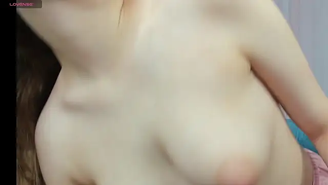 Snapshot of Elle_Ellise chatting on 11-16-25, 01:11 Elle Ellise online show from 11-16-25, 01:11