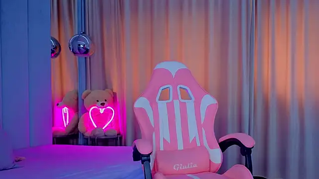 Reina Cummings online show from 11-05-25, 06:46