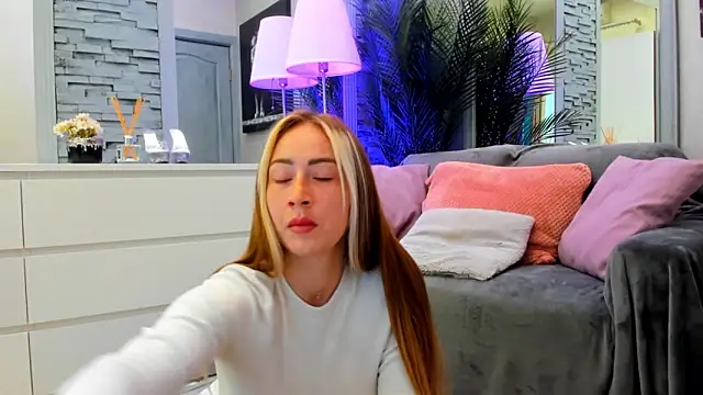 Reina Cummings online show from 04-30-26, 06:31