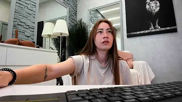 Reina Cummings online show from 06-21-26, 06:38
