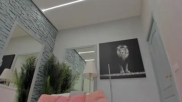 Reina Cummings online show from 07-04-26, 06:52