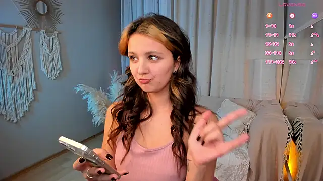 LilLisa online show from 11-22-25, 04:28