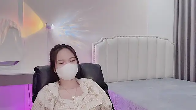 Snapshot of _Dorry_ chatting on 11-17-25, 04:24 Dorry online show from 11-17-25, 04:24