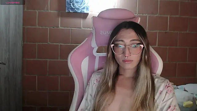 Snapshot of Andrea_camilaaa chatting on 01-16-26, 12:03 Andrea camilaaa online show from 01-16-26, 12:03