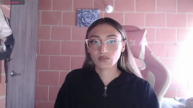 Snapshot of Andrea_camilaaa chatting on 02-04-26, 03:07 Andrea camilaaa online show from 02-04-26, 03:07