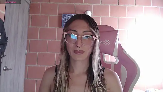 Snapshot of Andrea_camilaaa chatting on 02-10-26, 05:17 Andrea camilaaa online show from 02-10-26, 05:17