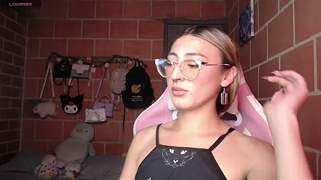 Snapshot of Andrea_camilaaa chatting on 05-26-26, 04:14 Andrea camilaaa online show from 05-26-26, 04:14