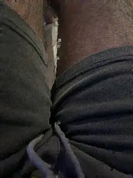 Snapshot of bigDick_000610 chatting on 09-29-25, 06:13 bigDick 000610 online show from 09-29-25, 06:13