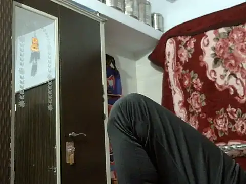 Snapshot of autophile-indian chatting on 11-22-25, 08:08 autophile-indian online show from 11-22-25, 08:08