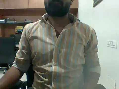 Snapshot of autophile-indian chatting on 12-04-25, 06:01 autophile-indian online show from 12-04-25, 06:01