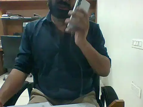 Snapshot of autophile-indian chatting on 12-19-25, 05:03 autophile-indian online show from 12-19-25, 05:03