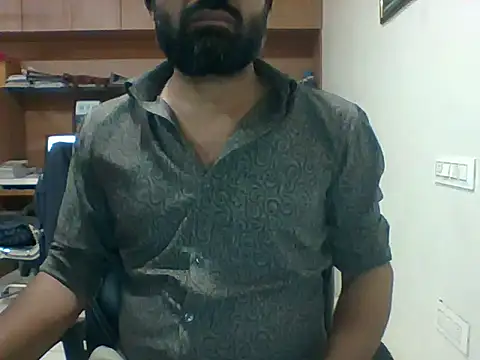 Snapshot of autophile-indian chatting on 12-20-25, 07:37 autophile-indian online show from 12-20-25, 07:37