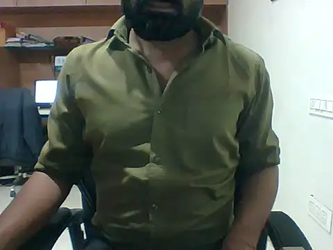 Snapshot of autophile-indian chatting on 12-22-25, 07:49 autophile-indian online show from 12-22-25, 07:49