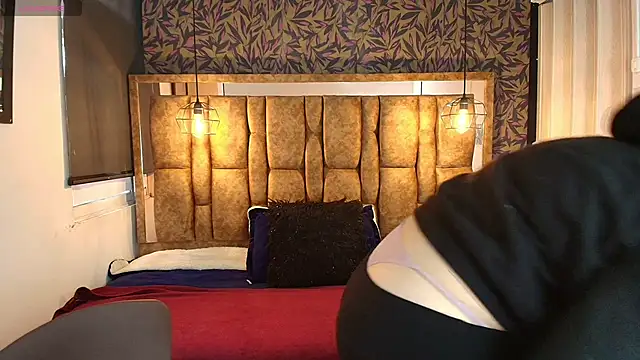 Isa Thompson   online show from 04-29-26, 12:09