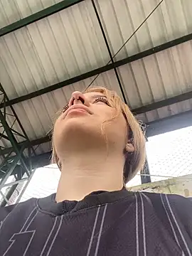 Snapshot of karla-thomsom10 chatting on 02-15-26, 01:31 karla-thomsom10 online show from 02-15-26, 01:31