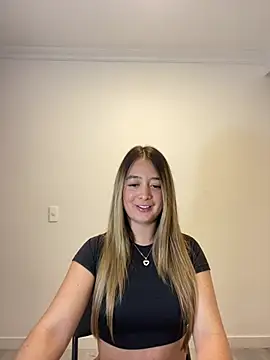 Snapshot of Zara_Ross chatting on 07-14-26, 03:00 Zara Ross online show from 07-14-26, 03:00