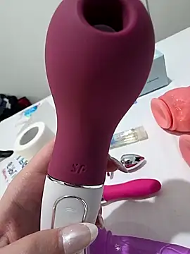 Snapshot of abrilour chatting on 10-17-25, 01:20 abrilour online show from 10-17-25, 01:20