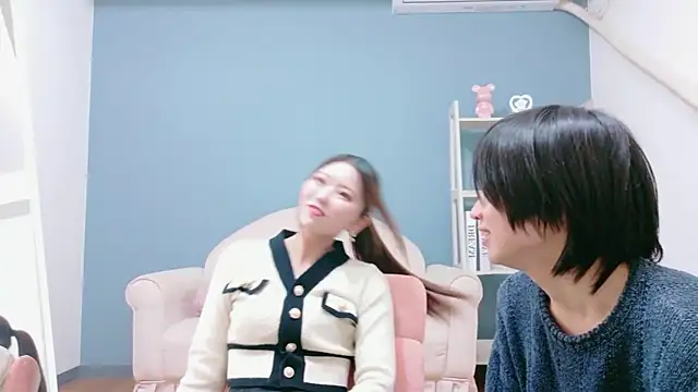 Snapshot of Reto-sama chatting on 12-20-25, 01:40 Reto-sama online show from 12-20-25, 01:40