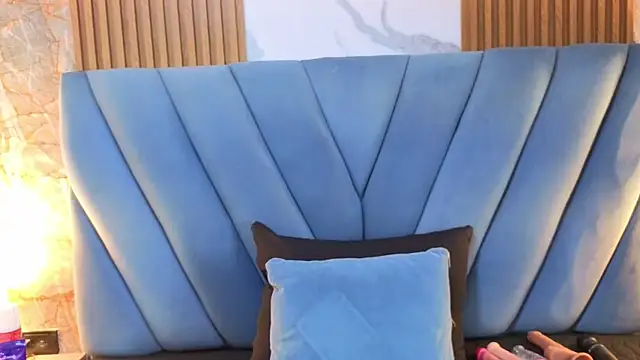 angel  red  online show from 04-22-26, 03:53